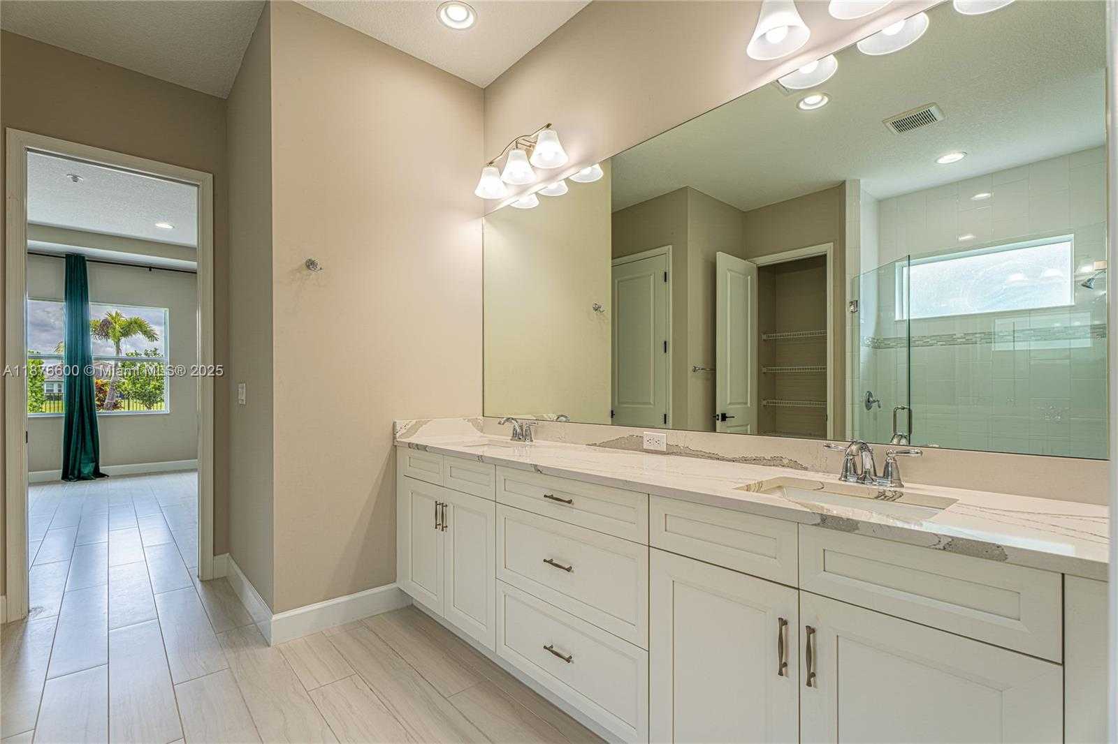 Small Image of 15431 GOLDFINCH CIR, Westlake Number 22