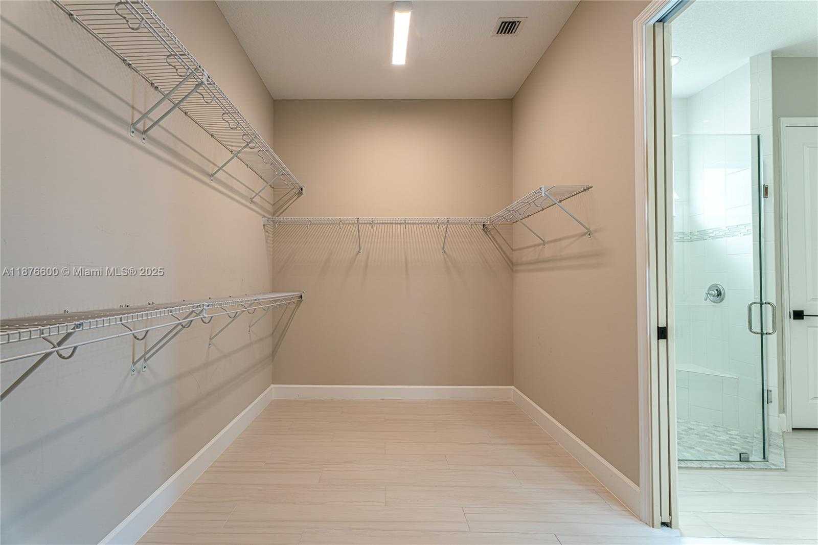 Small Image of 15431 GOLDFINCH CIR, Westlake Number 24