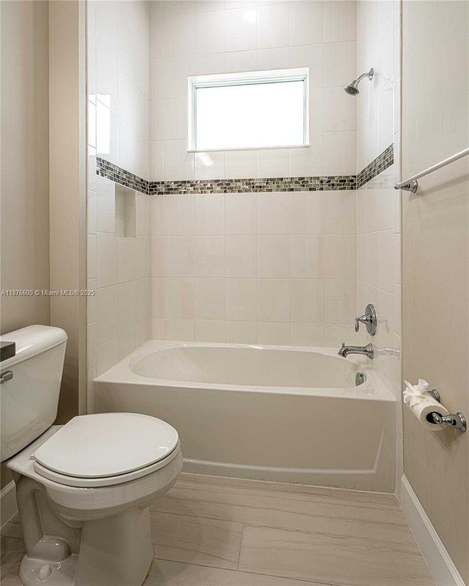 Small Image of 15431 GOLDFINCH CIR, Westlake Number 26