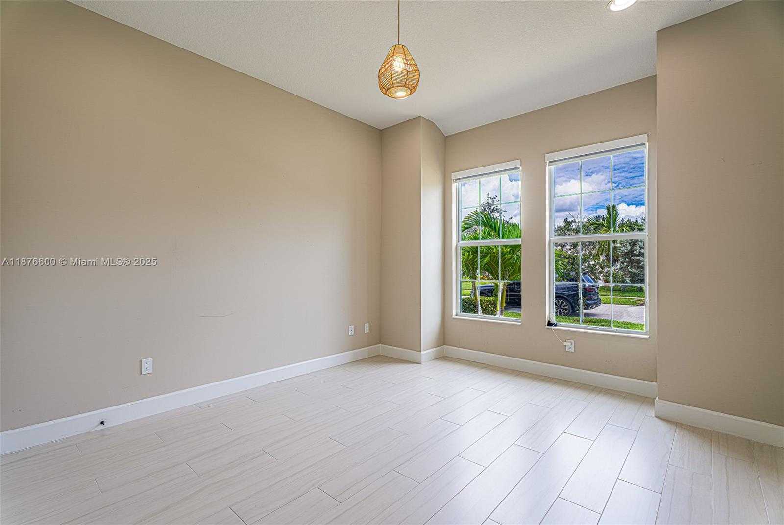 Small Image of 15431 GOLDFINCH CIR, Westlake Number 27