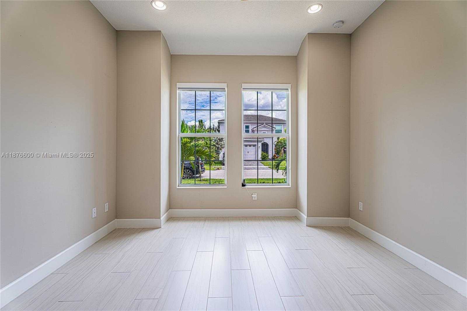 Small Image of 15431 GOLDFINCH CIR, Westlake Number 28