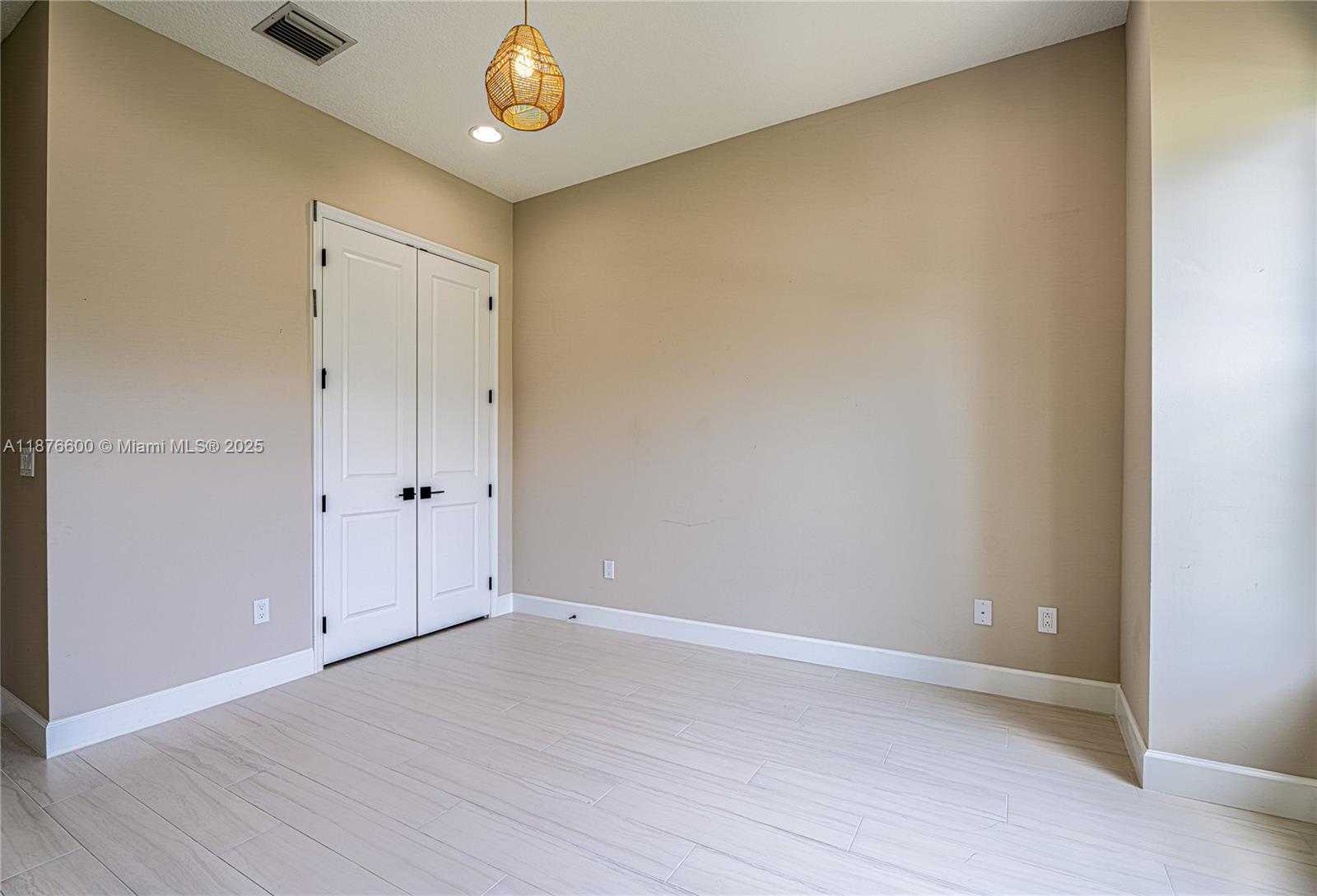 Small Image of 15431 GOLDFINCH CIR, Westlake Number 29