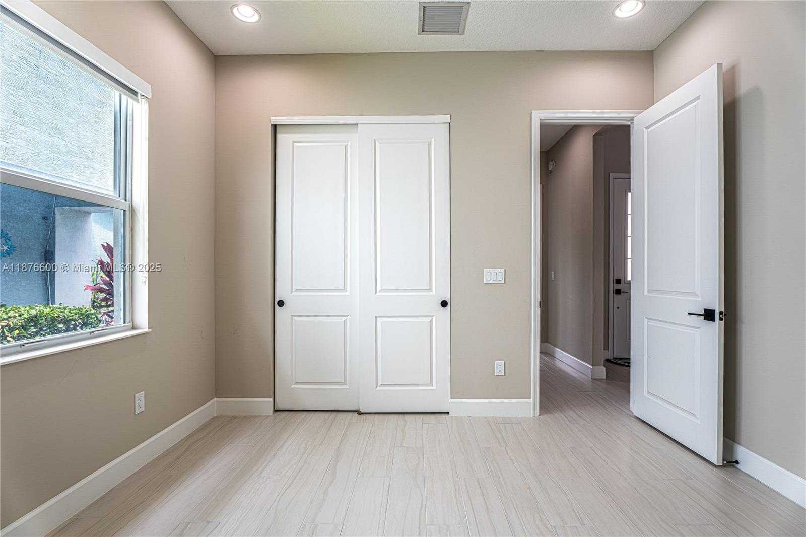 Small Image of 15431 GOLDFINCH CIR, Westlake Number 32