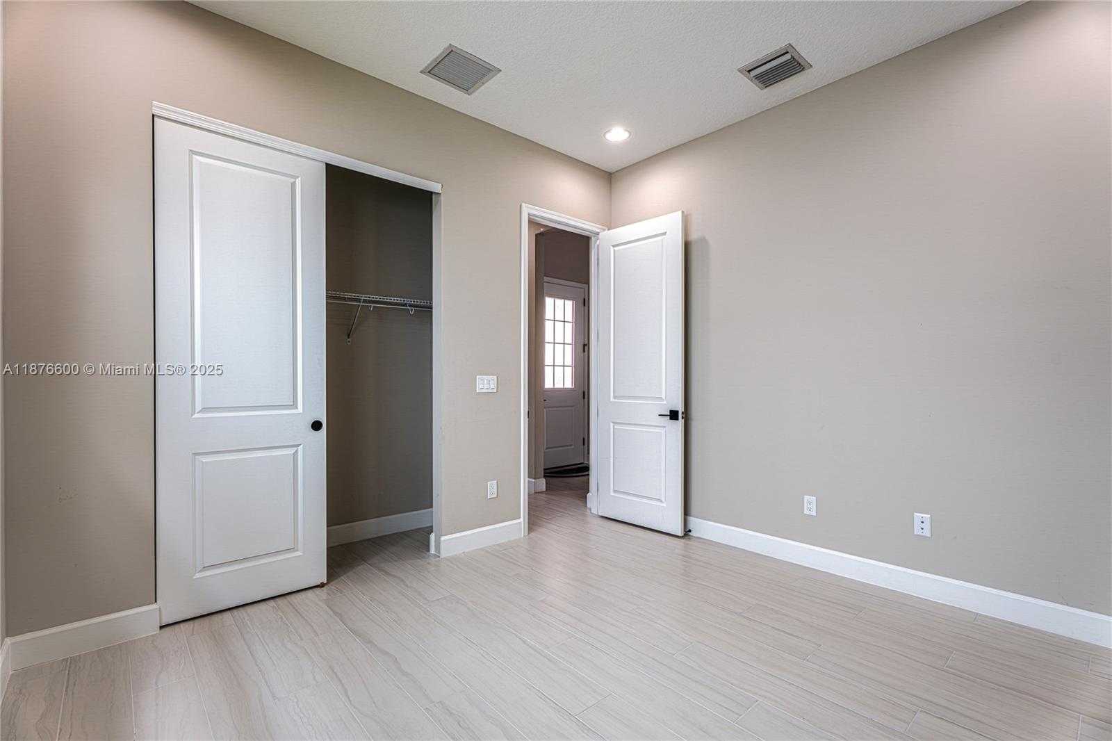 Small Image of 15431 GOLDFINCH CIR, Westlake Number 34