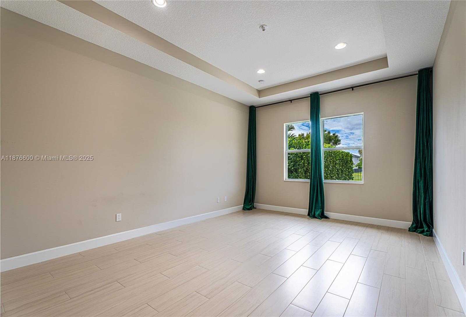 Small Image of 15431 GOLDFINCH CIR, Westlake Number 35