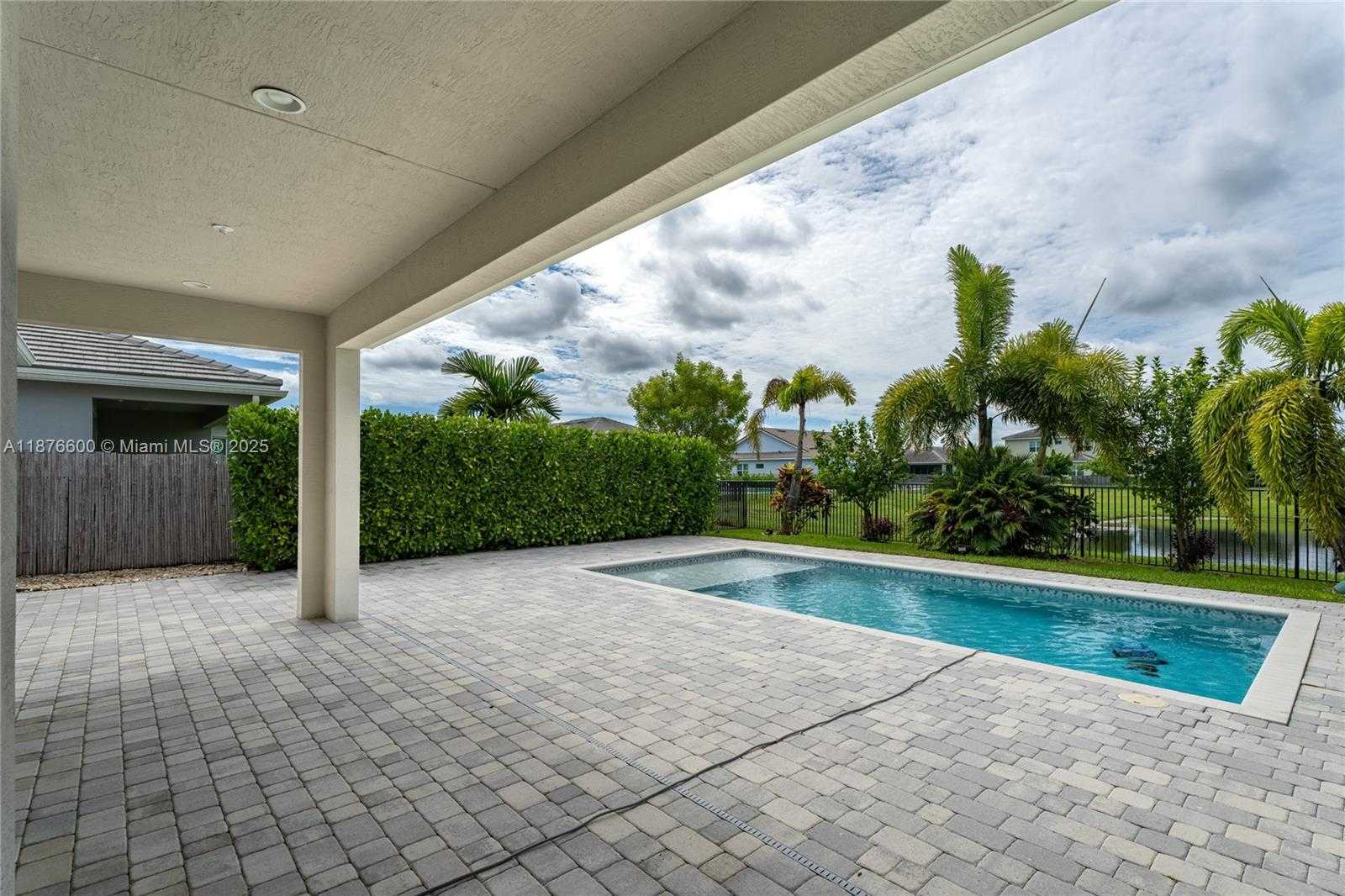 Small Image of 15431 GOLDFINCH CIR, Westlake Number 38