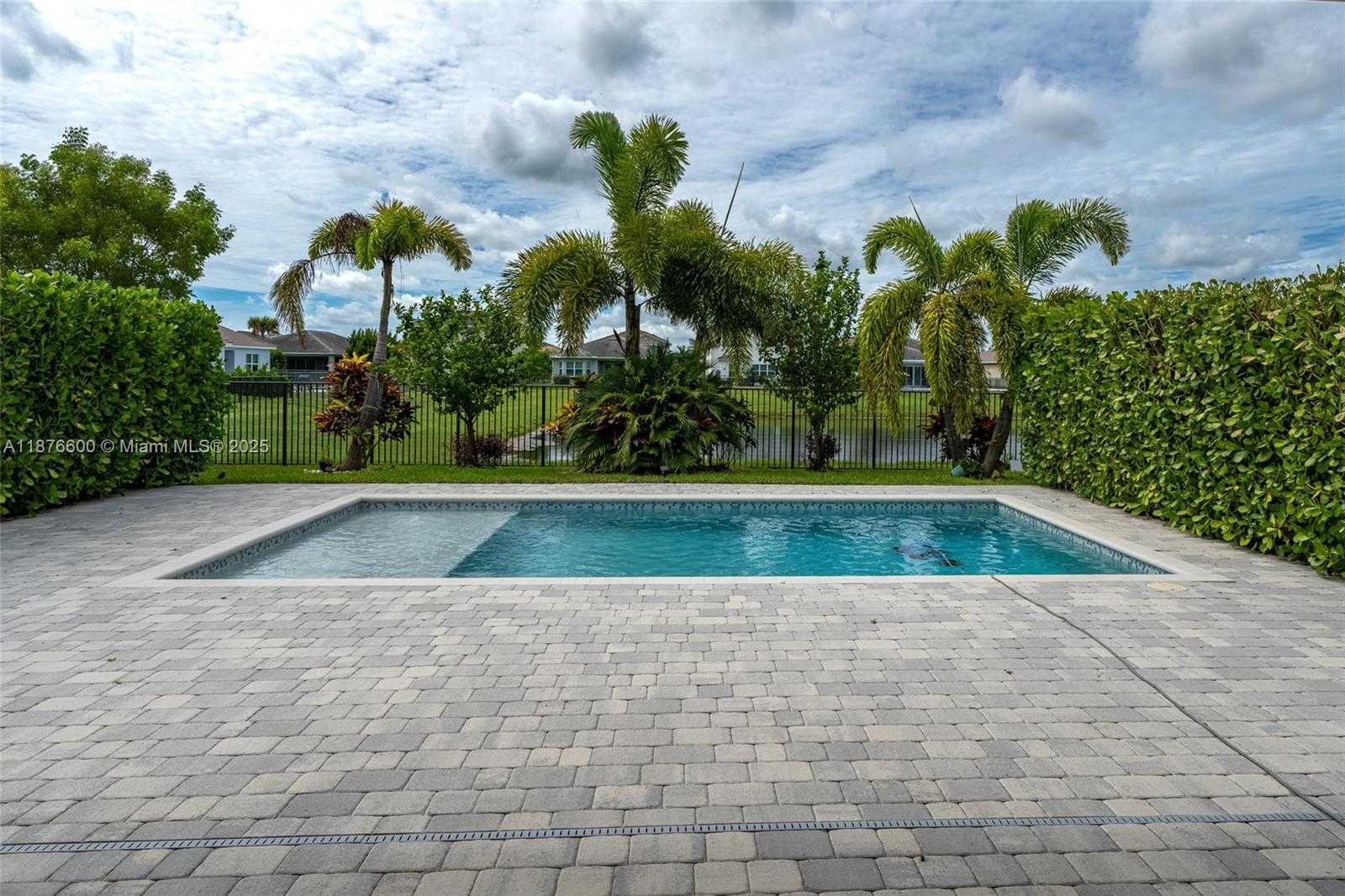 Small Image of 15431 GOLDFINCH CIR, Westlake Number 41