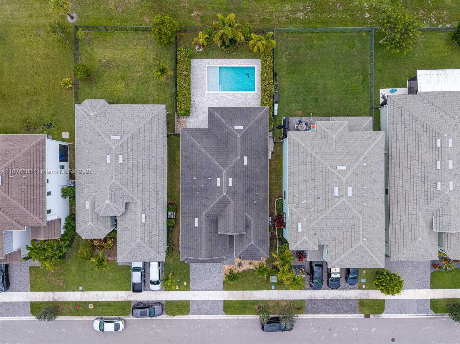 Small Image of 15431 GOLDFINCH CIR, Westlake Number 44