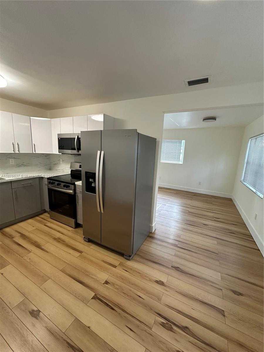 Small Image of 1300 DUNAD AVE, Opa-Locka Number 3
