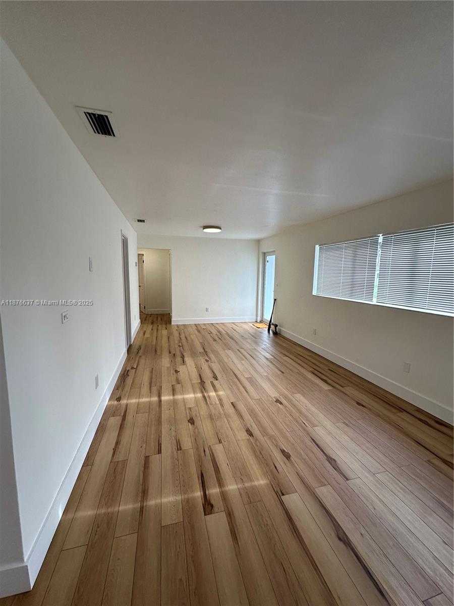 Small Image of 1300 DUNAD AVE, Opa-Locka Number 5