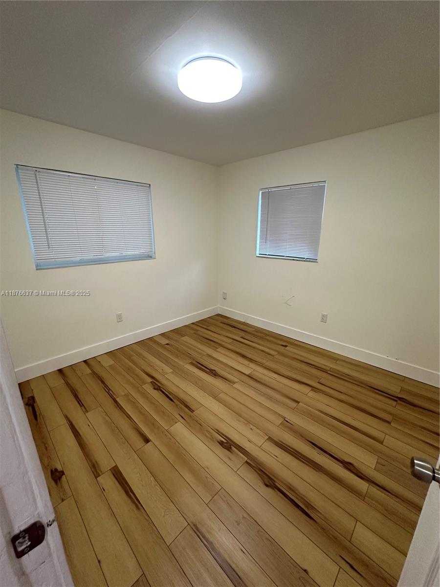 Small Image of 1300 DUNAD AVE, Opa-Locka Number 7