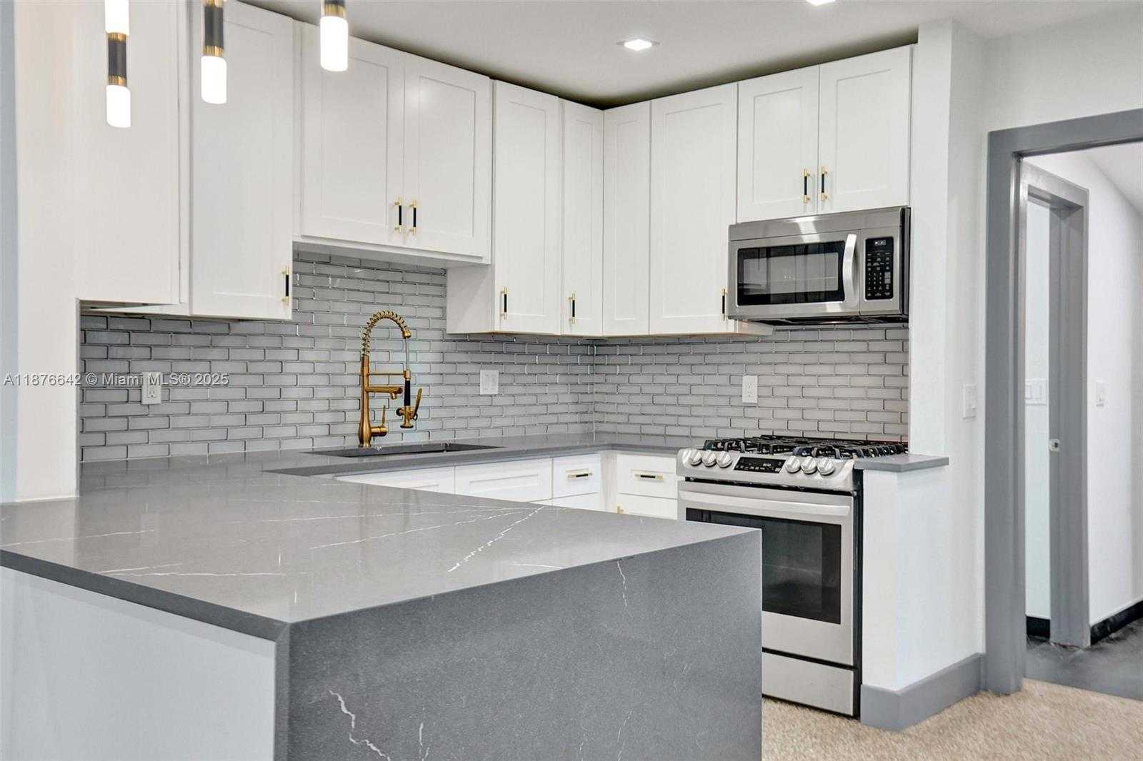 Small Image of 2713 COOLIDGE ST, Hollywood Number 10
