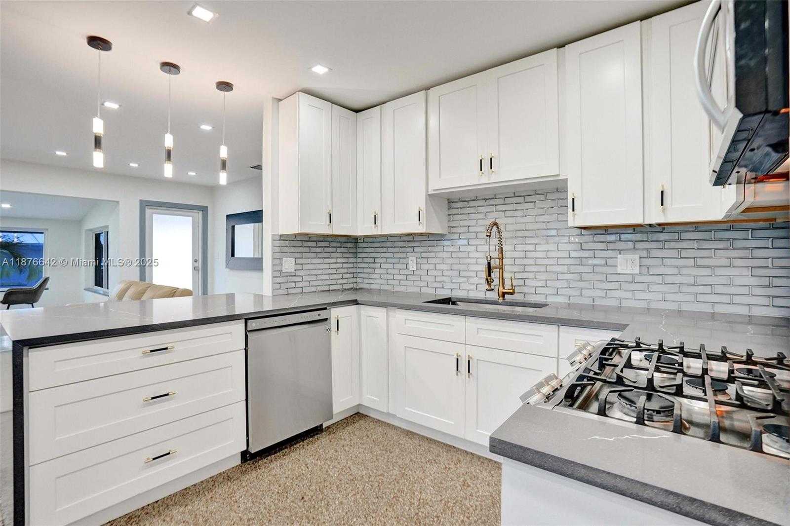 Small Image of 2713 COOLIDGE ST, Hollywood Number 11