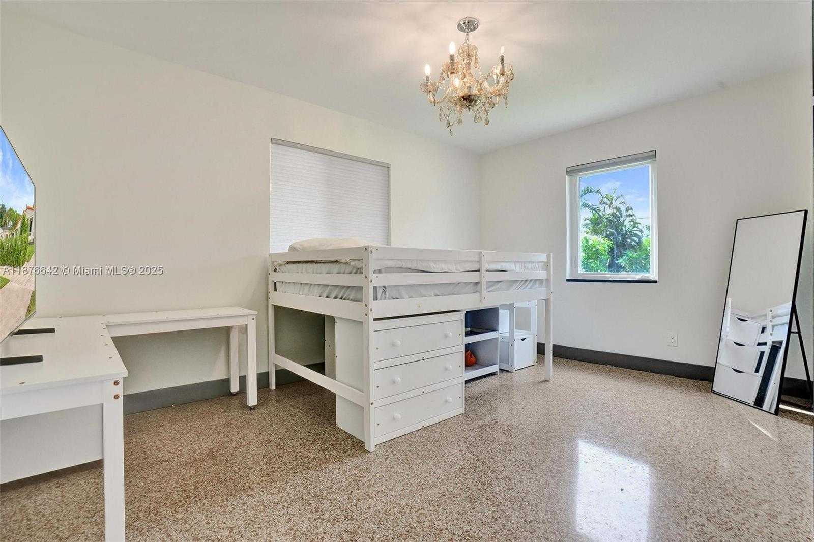 Small Image of 2713 COOLIDGE ST, Hollywood Number 14