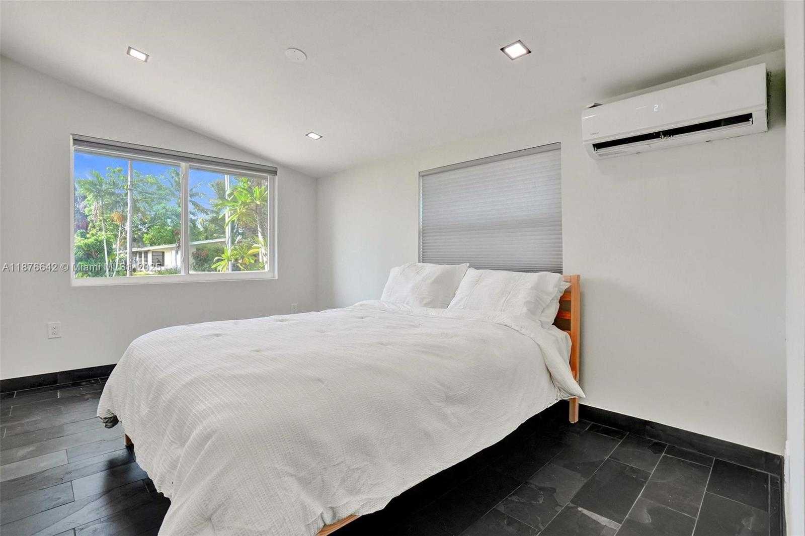 Small Image of 2713 COOLIDGE ST, Hollywood Number 15