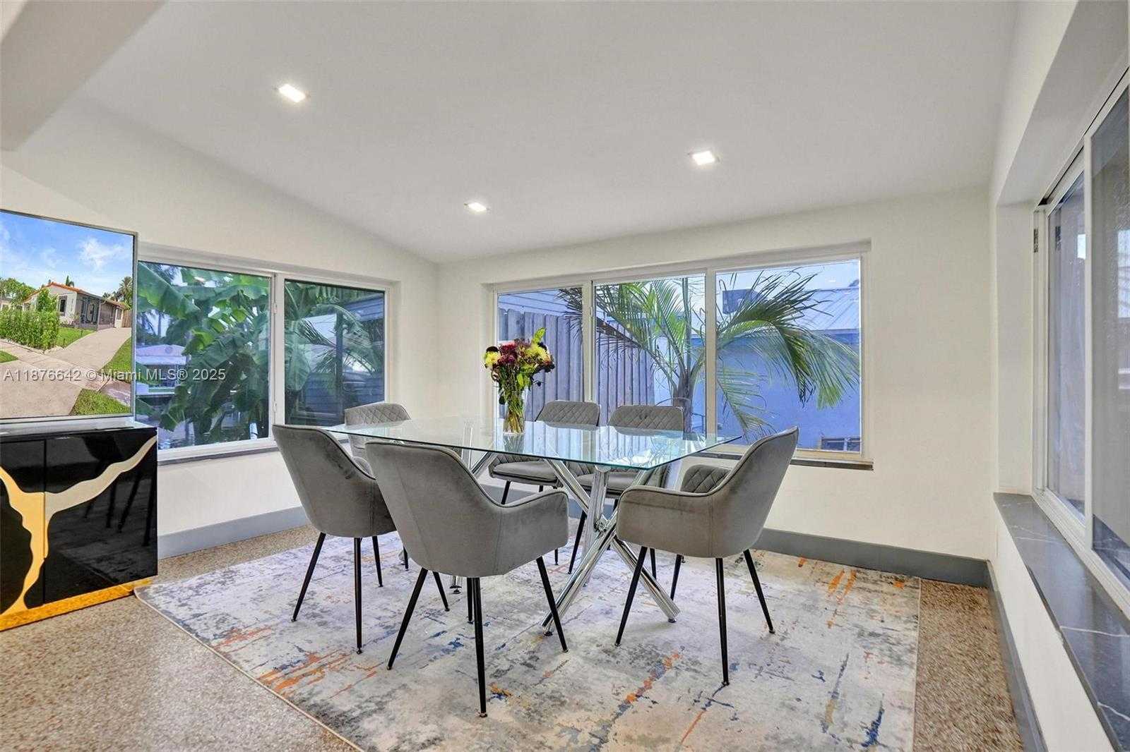 Small Image of 2713 COOLIDGE ST, Hollywood Number 4