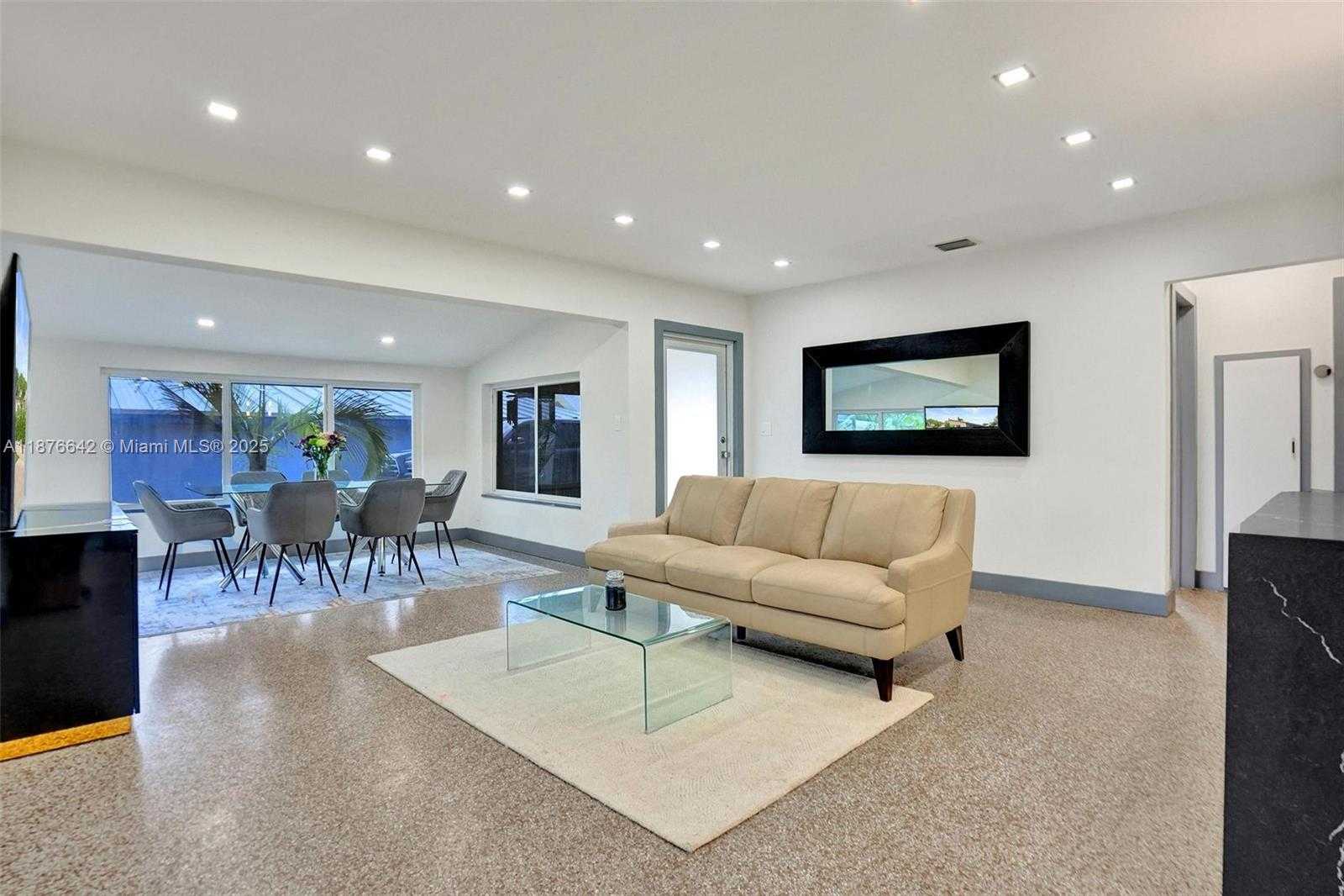Small Image of 2713 COOLIDGE ST, Hollywood Number 7