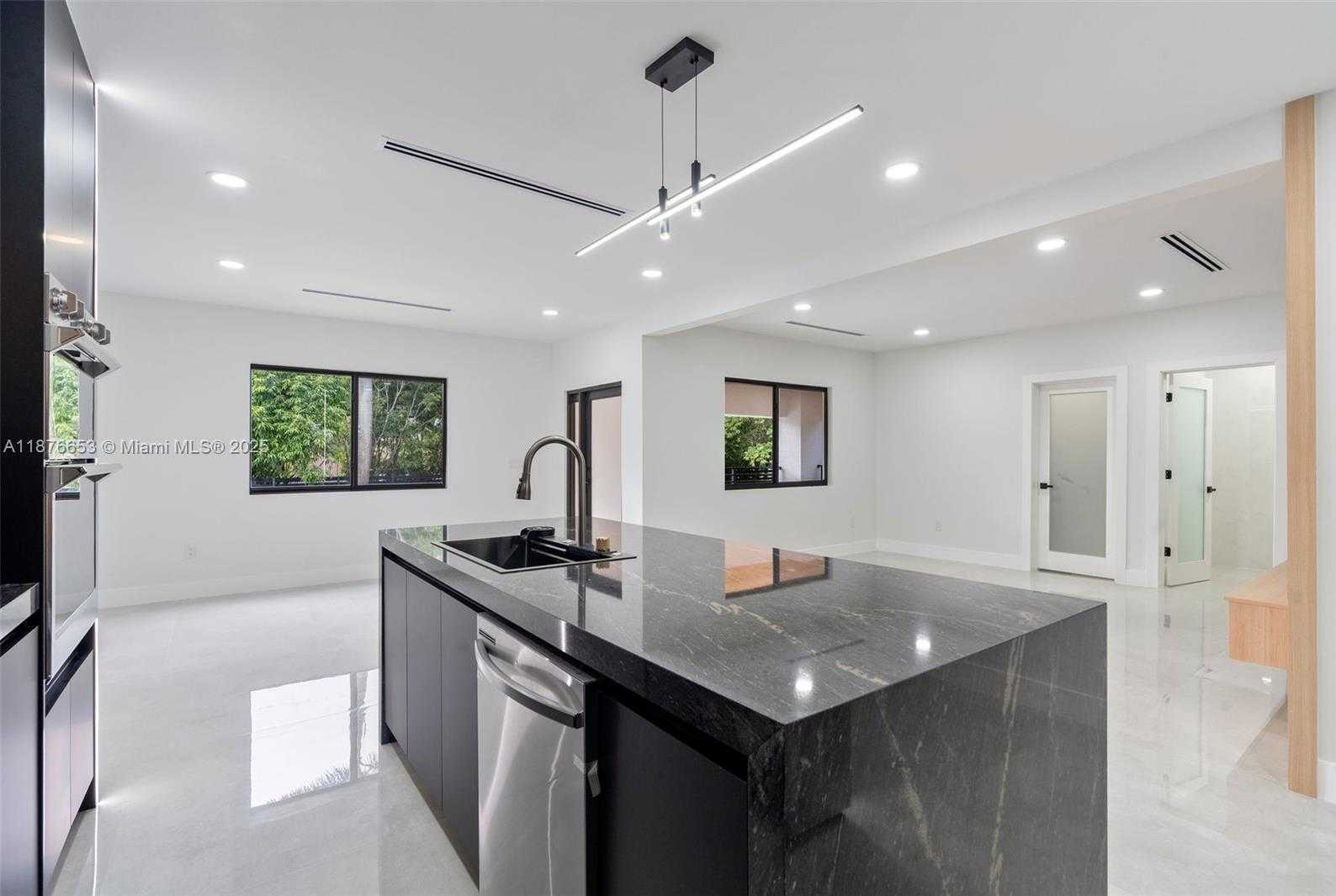 Small Image of 4800 SOUTH WEST 61ST AVE, Davie Number 12