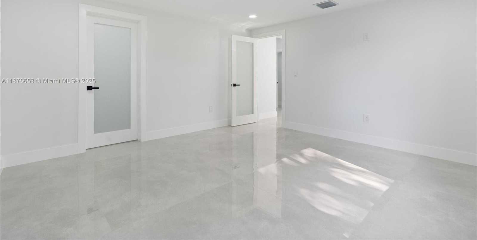 Small Image of 4800 SOUTH WEST 61ST AVE, Davie Number 26
