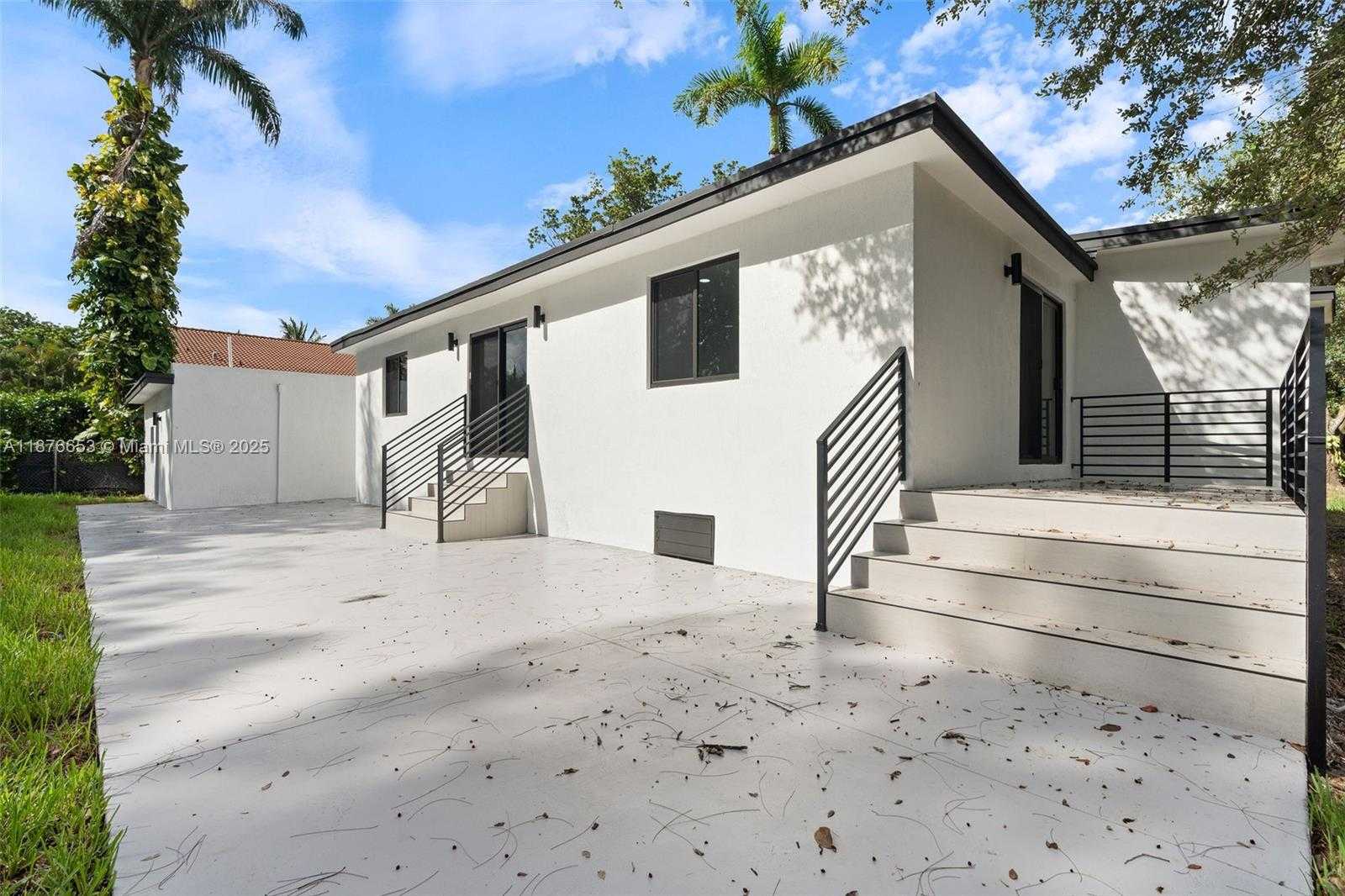 Small Image of 4800 SOUTH WEST 61ST AVE, Davie Number 34