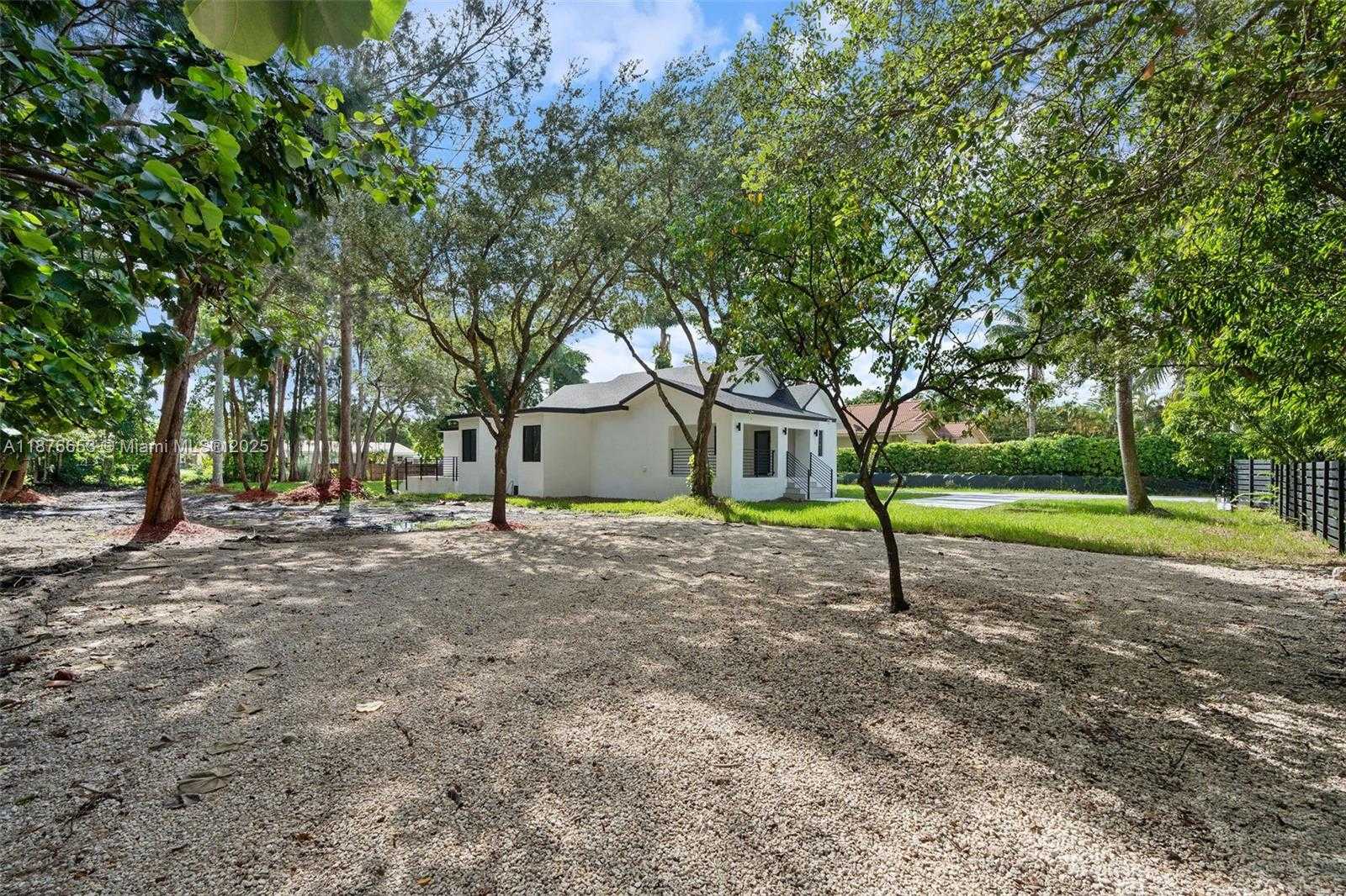Small Image of 4800 SOUTH WEST 61ST AVE, Davie Number 39