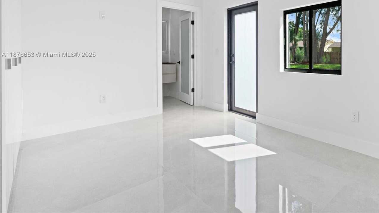 Small Image of 4800 SOUTH WEST 61ST AVE, Davie Number 45