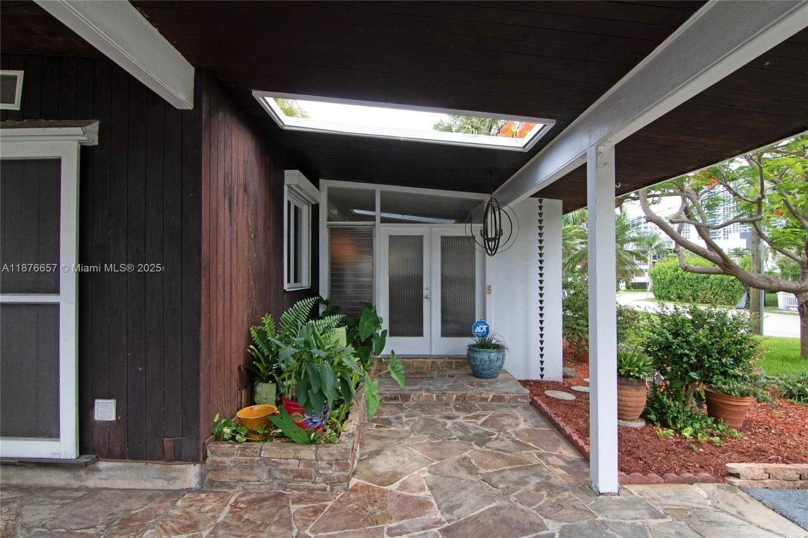 Small Image of 3008 CENTER AVE, Fort Lauderdale Number 20
