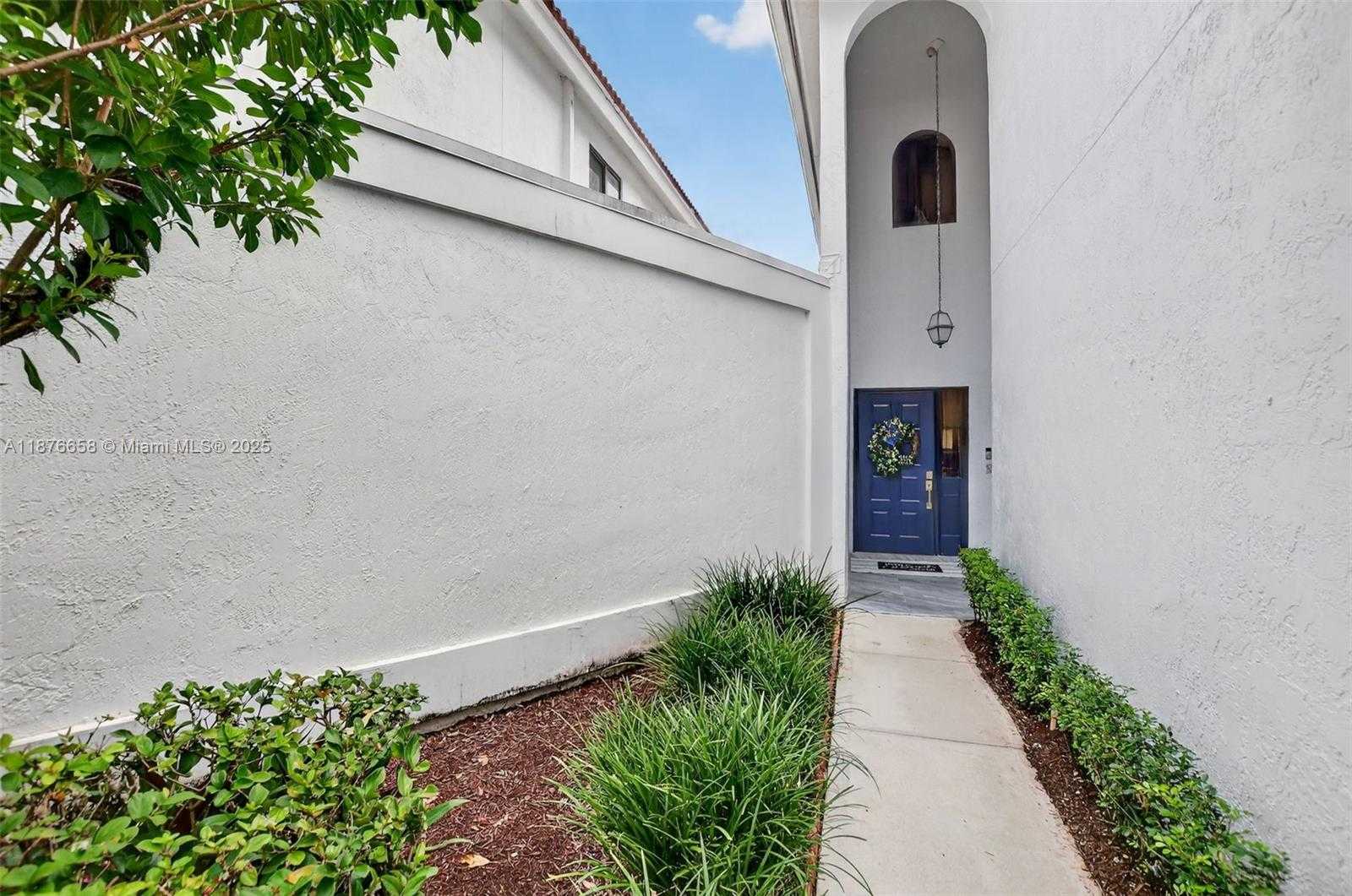 Small Image of 21707 CROMWELL CIR, Boca Raton Number 2
