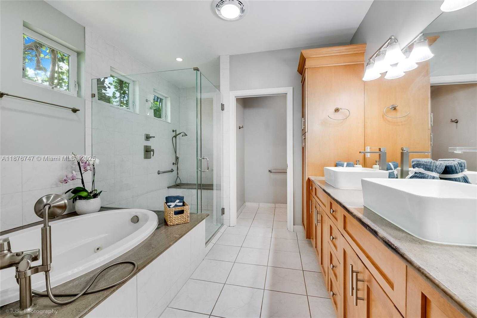 Small Image of 1235 EL RADO ST, Coral Gables Number 11