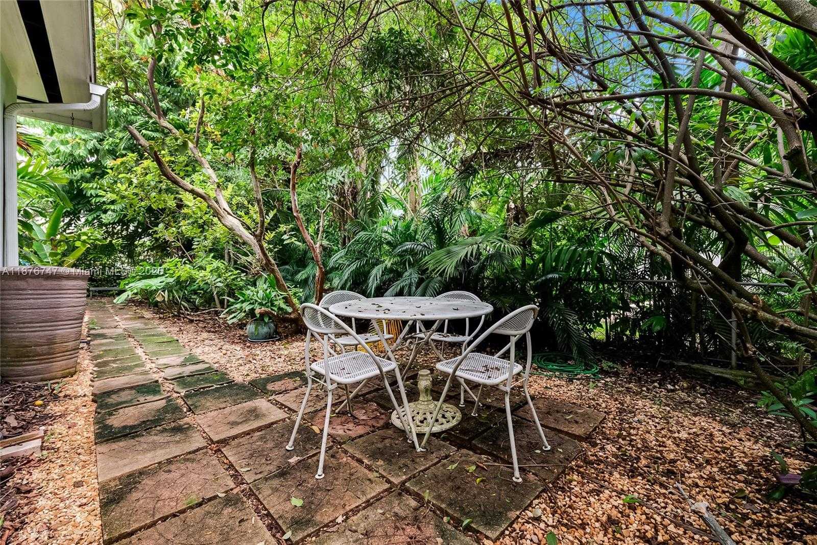Small Image of 1235 EL RADO ST, Coral Gables Number 20