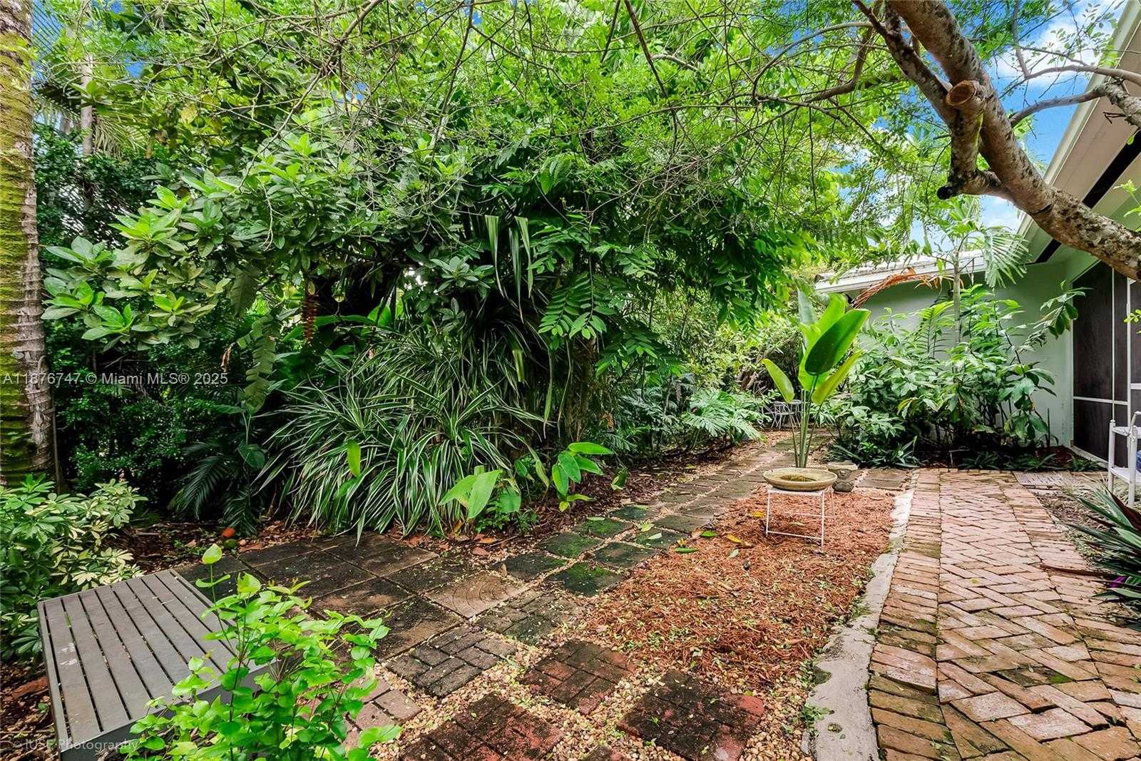 Small Image of 1235 EL RADO ST, Coral Gables Number 23