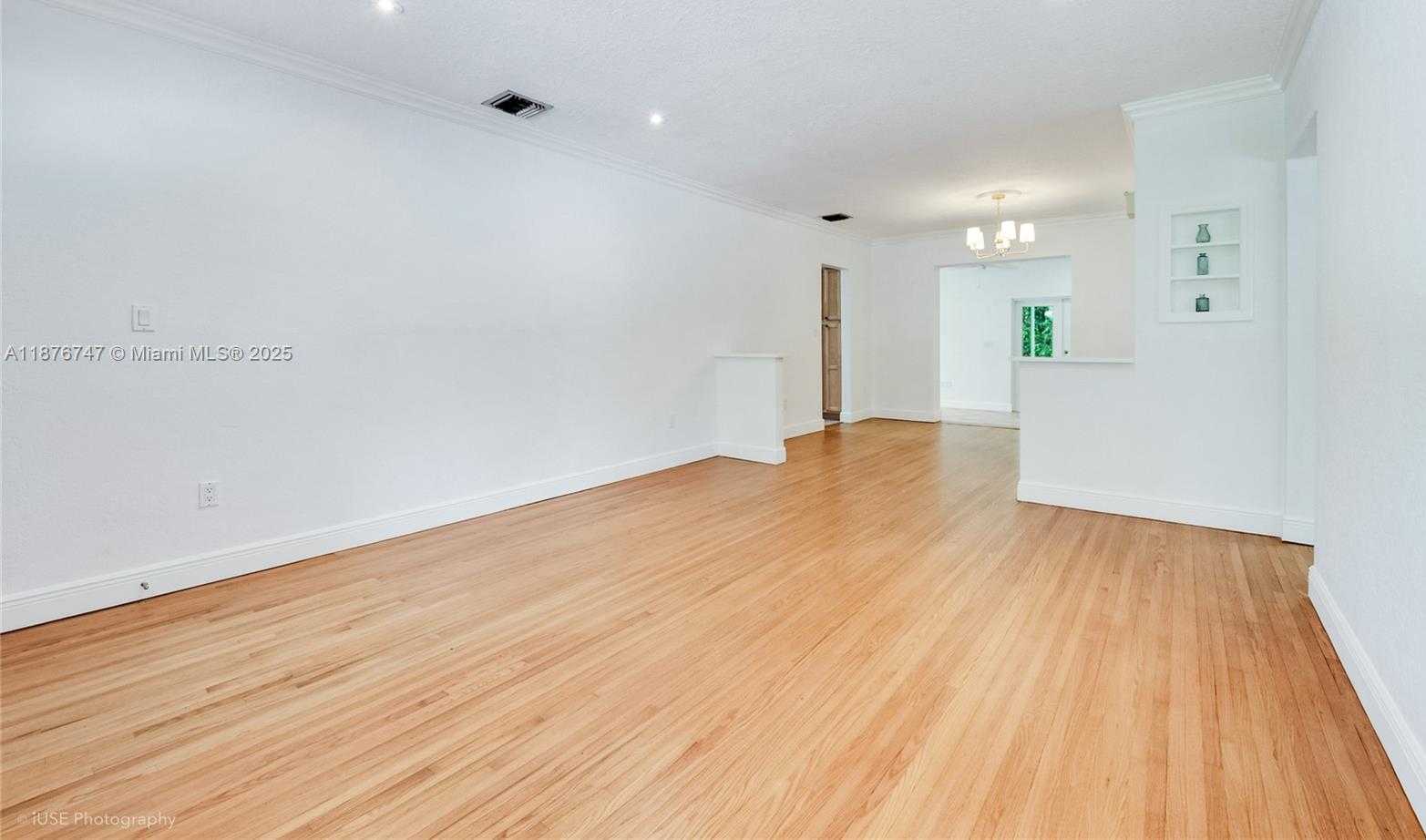 Small Image of 1235 EL RADO ST, Coral Gables Number 4