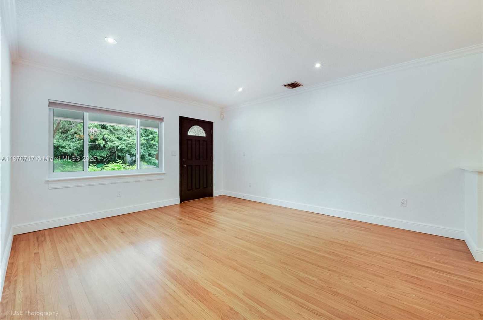 Small Image of 1235 EL RADO ST, Coral Gables Number 5