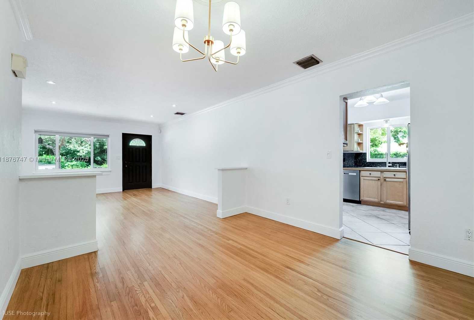 Small Image of 1235 EL RADO ST, Coral Gables Number 7