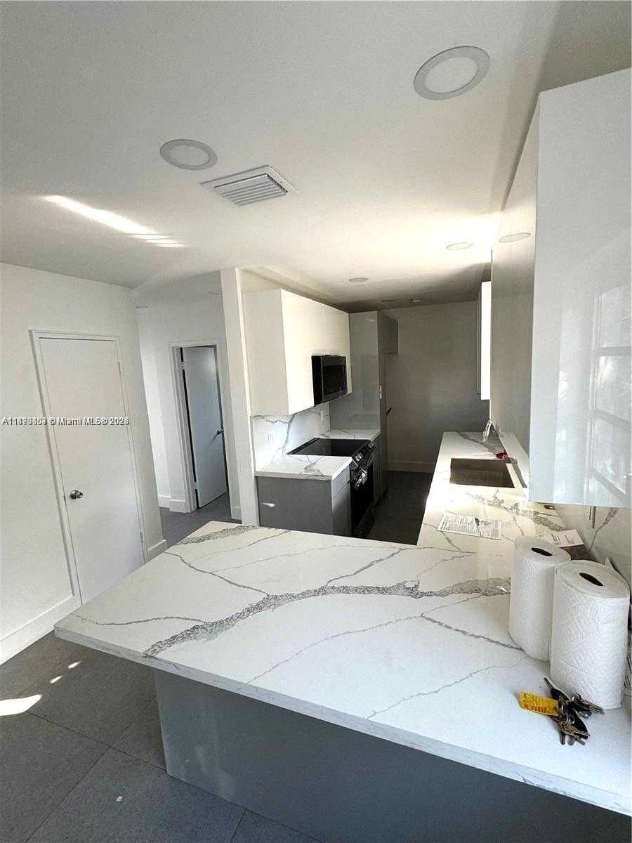 Small Image of 110 NORTH WEST 120 TER, North Miami Number 4