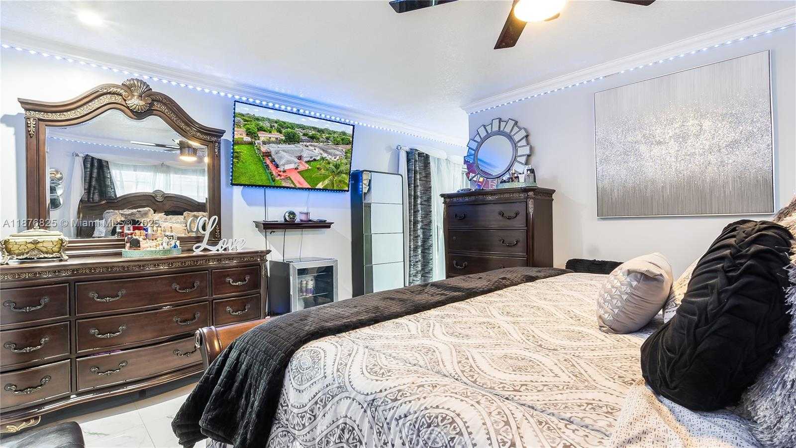 Small Image of North Lauderdale Number 33