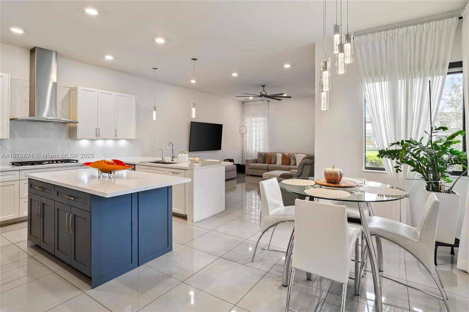 Small Image of 10470 SOUTH LAGO VISTA CIR, Parkland Number 10