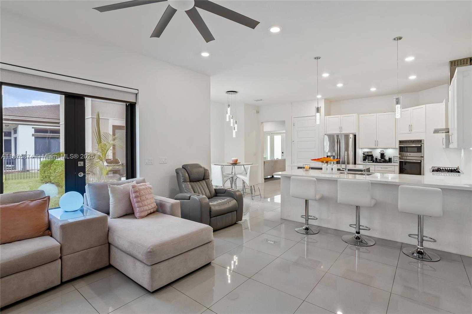 Small Image of 10470 SOUTH LAGO VISTA CIR, Parkland Number 13