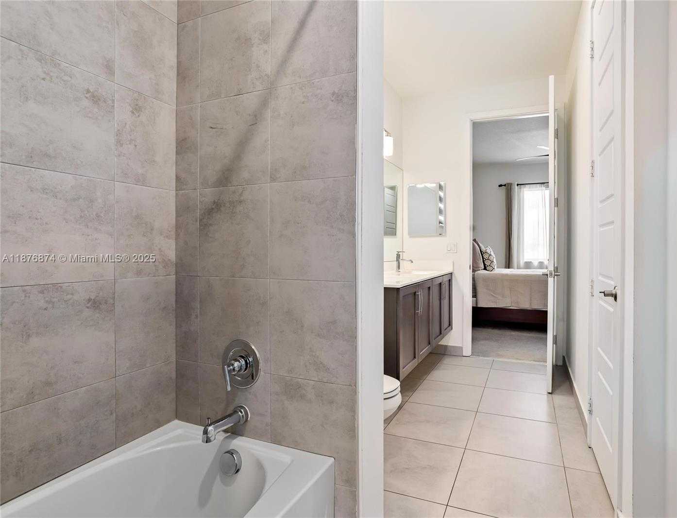 Small Image of 10470 SOUTH LAGO VISTA CIR, Parkland Number 25
