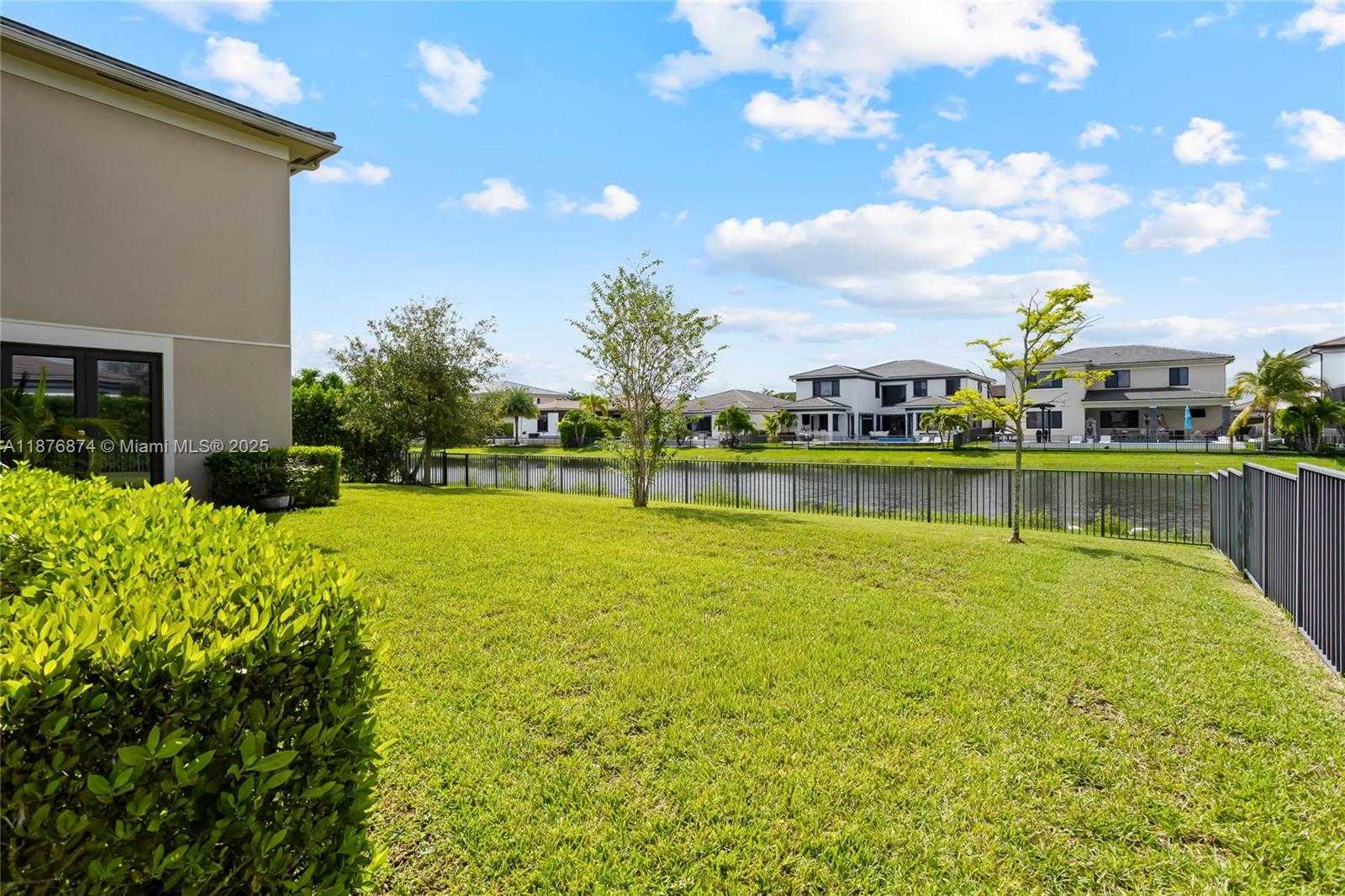 Small Image of 10470 SOUTH LAGO VISTA CIR, Parkland Number 34