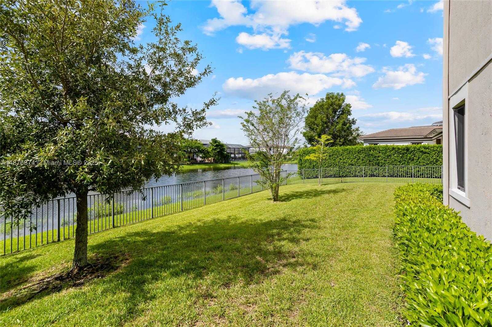 Small Image of 10470 SOUTH LAGO VISTA CIR, Parkland Number 35