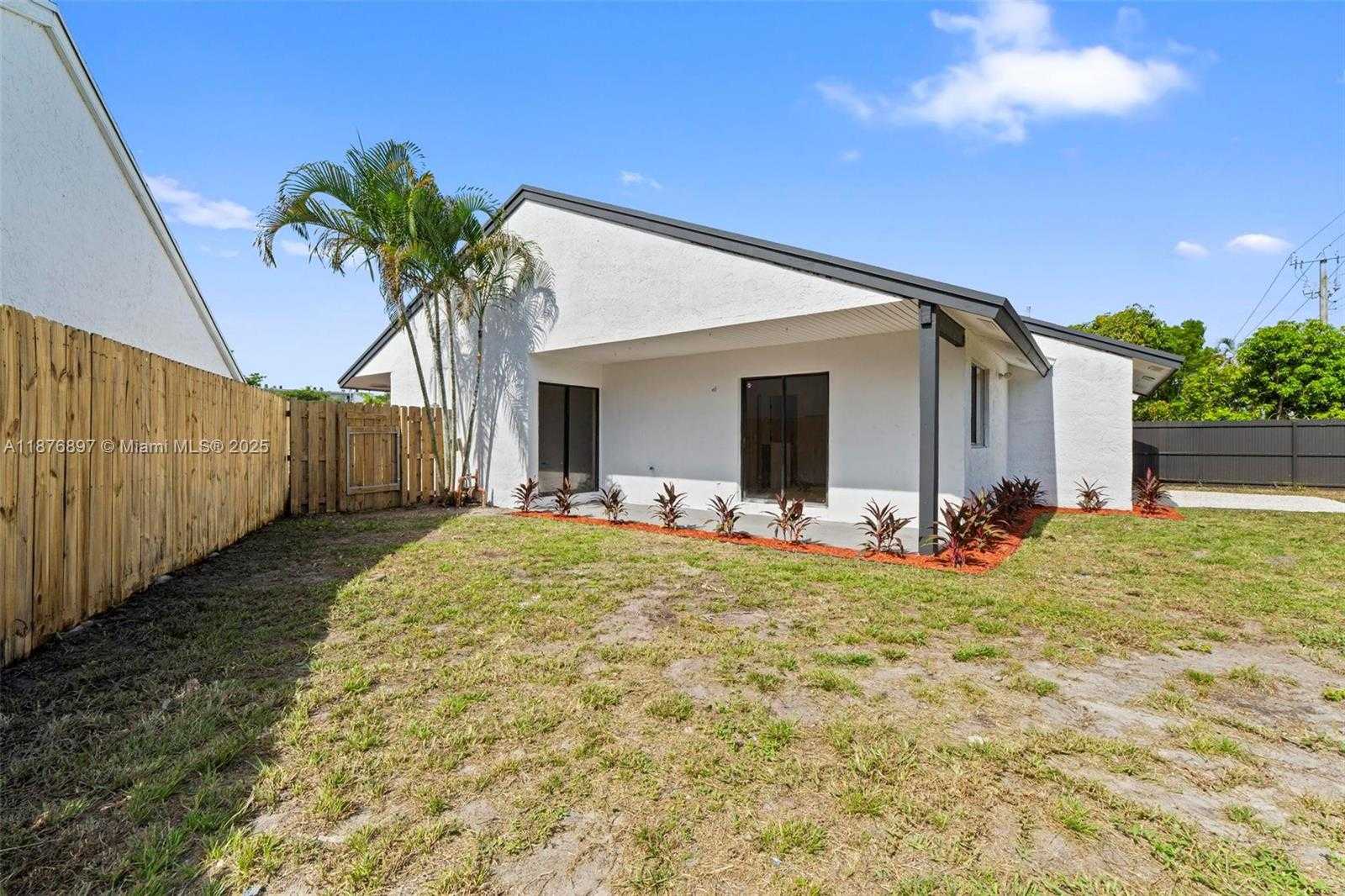 Small Image of 1701 SOUTH WEST 86TH TER, Miramar Number 39