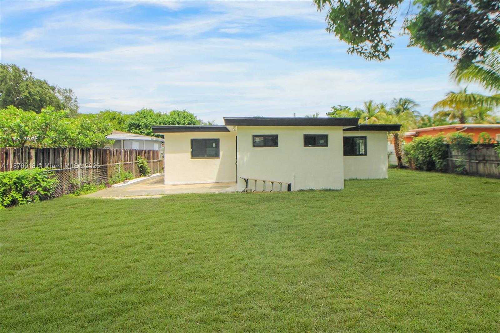 Small Image of 630 NORTH EAST 143RD ST, North Miami Number 17