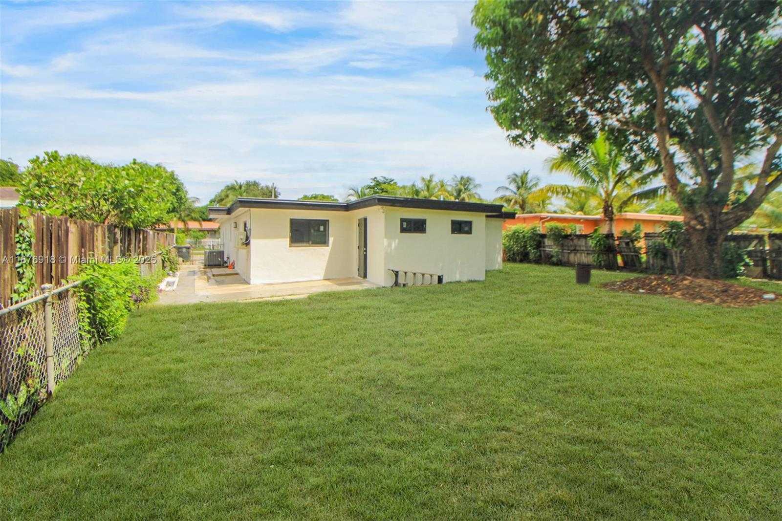 Small Image of 630 NORTH EAST 143RD ST, North Miami Number 18