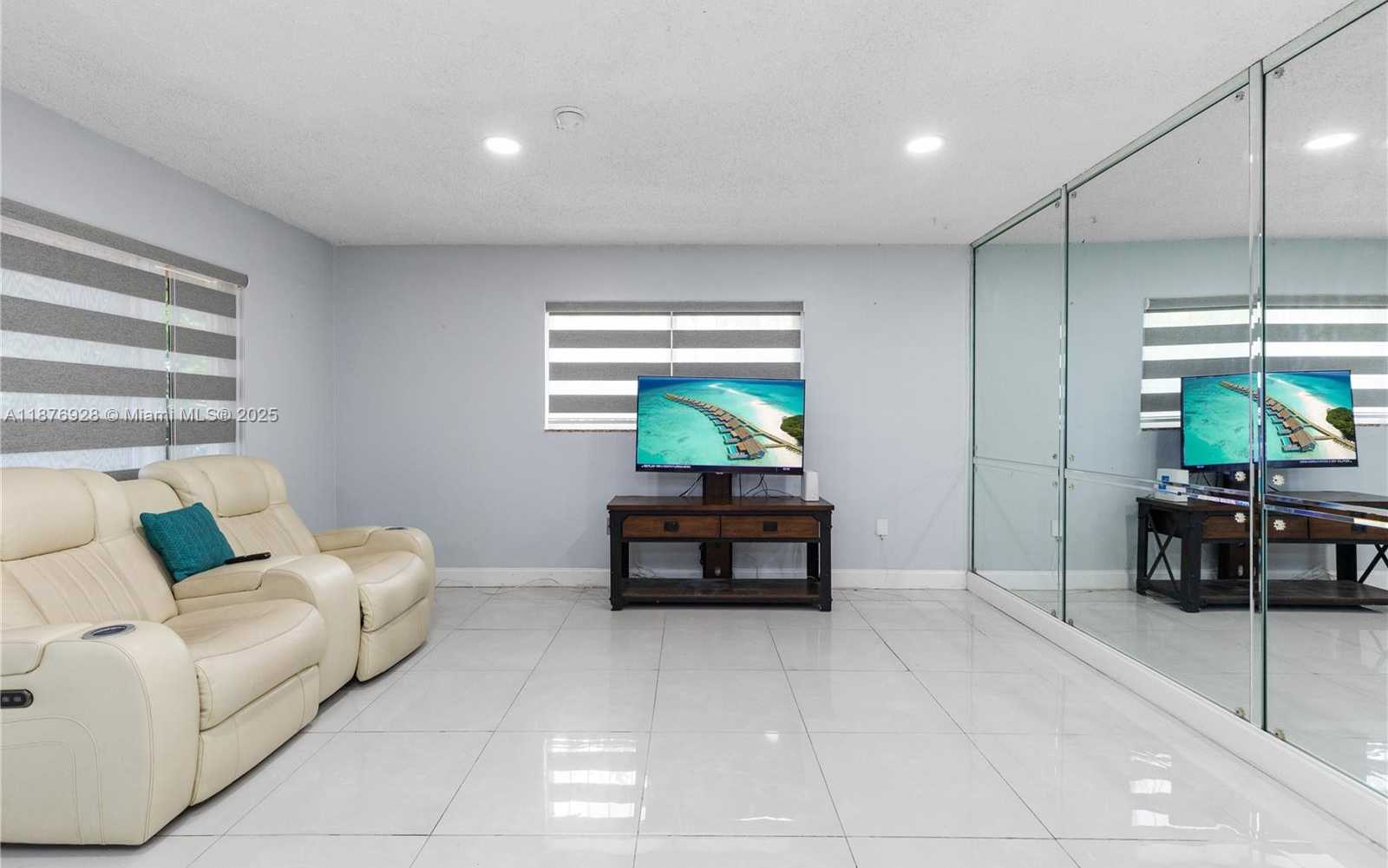 Small Image of 1211 NORTH WEST 179TH ST, Miami Gardens Number 16