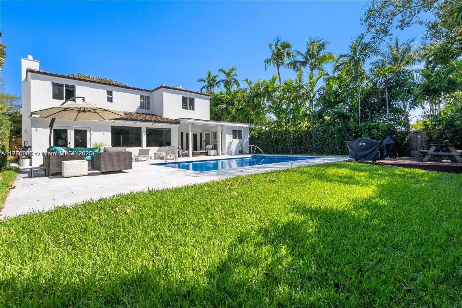 Small Image of 5120 ALTON ROAD, Miami Beach Number 3