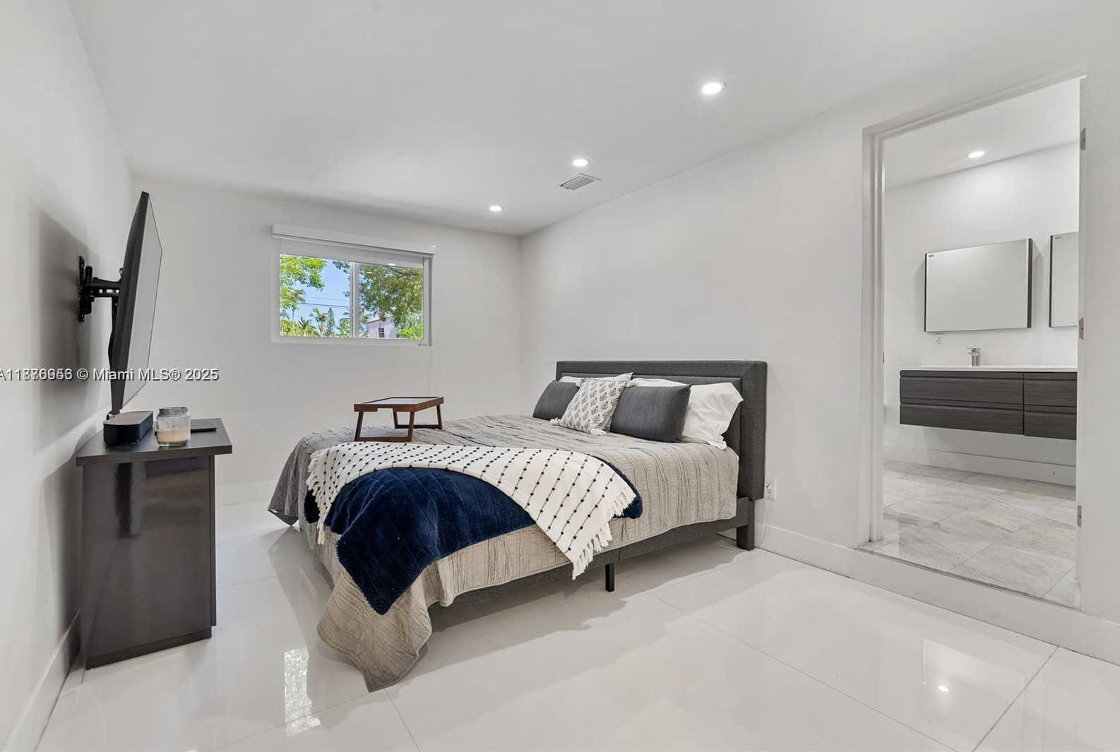 Small Image of 5120 ALTON ROAD, Miami Beach Number 30