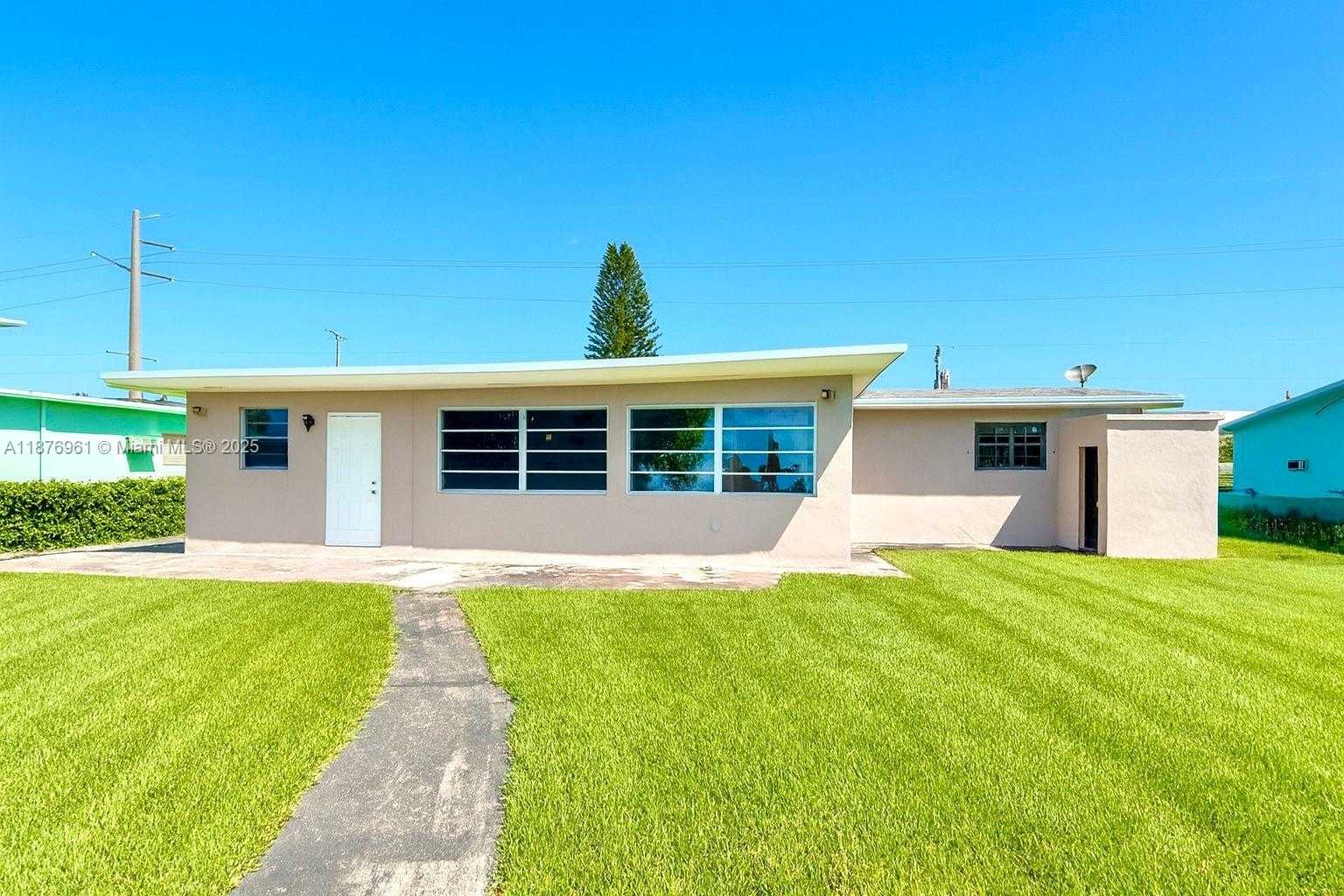 Small Image of 2920 NORTH WEST 179TH ST, Miami Gardens Number 2