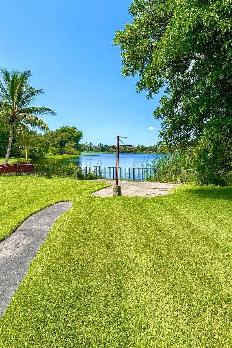 Small Image of 2920 NORTH WEST 179TH ST, Miami Gardens Number 3