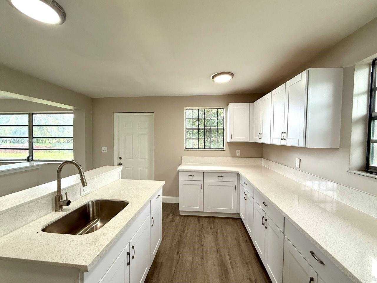 Small Image of 2920 NORTH WEST 179TH ST, Miami Gardens Number 5